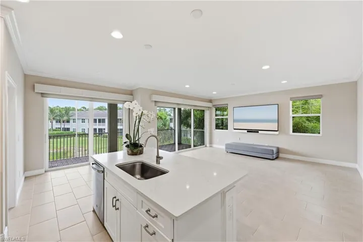 6966 Avalon Cir 908, Naples, Florida 34112