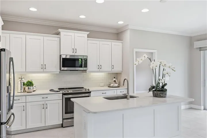6966 Avalon Cir 908, Naples, Florida 34112