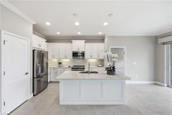 6966 Avalon Cir 908, Naples, Florida 34112