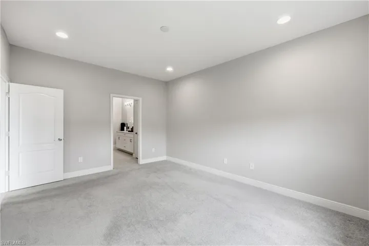 6966 Avalon Cir 908, Naples, Florida 34112
