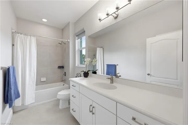 6966 Avalon Cir 908, Naples, Florida 34112