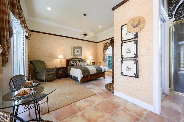 Private Casita off the Courtyard with dining area perfect for 2 people.