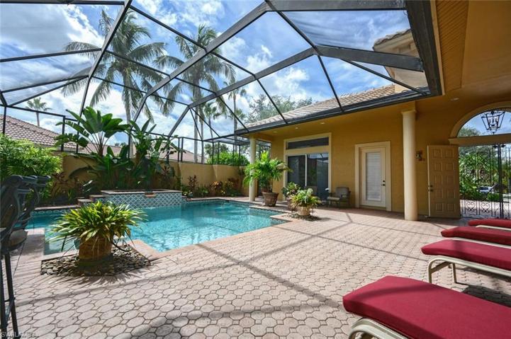 Spacious Courtyard with plenty of seating area.