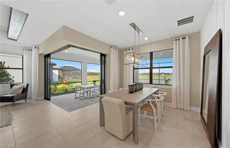 Interior photos are of a staged model home. Illustration purposes only. Options may vary.