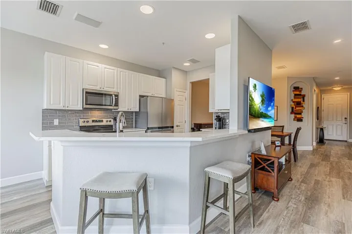 4670 Winged Foot CT # 102, NAPLES FL 34112