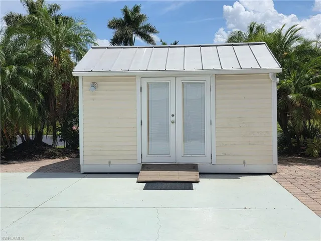Front view of coach house