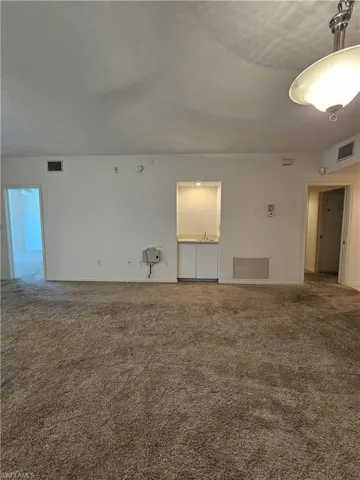 6025  Chardonnay  LN, Naples, FL 34119