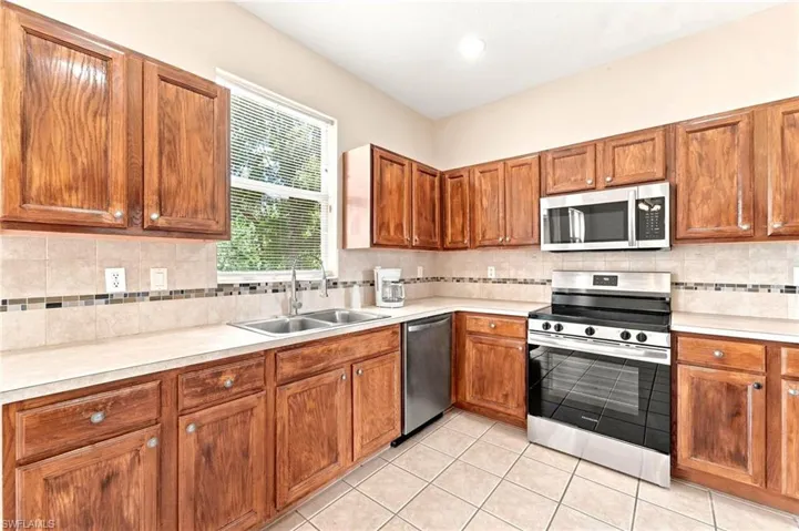 117 Shadow Lakes Dr, Lehigh Acres, Florida 33974