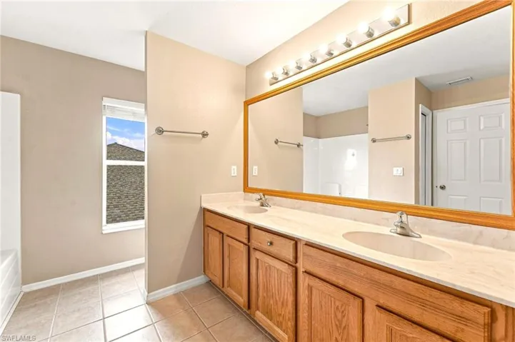 117 Shadow Lakes Dr, Lehigh Acres, Florida 33974