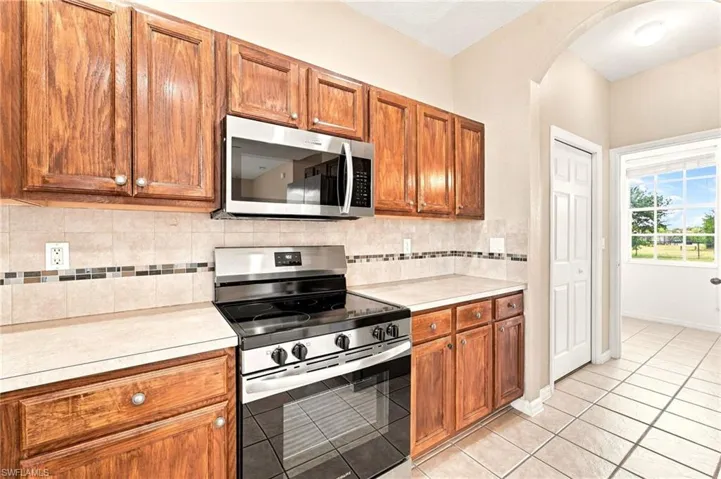 117 Shadow Lakes Dr, Lehigh Acres, Florida 33974