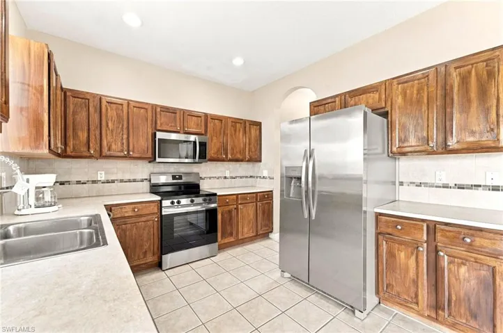 117 Shadow Lakes Dr, Lehigh Acres, Florida 33974