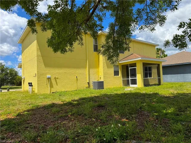 117 Shadow Lakes Dr, Lehigh Acres, Florida 33974