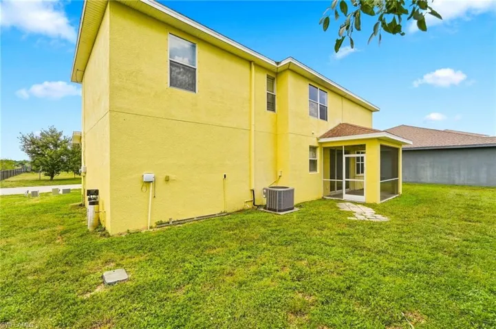 117 Shadow Lakes Dr, Lehigh Acres, Florida 33974