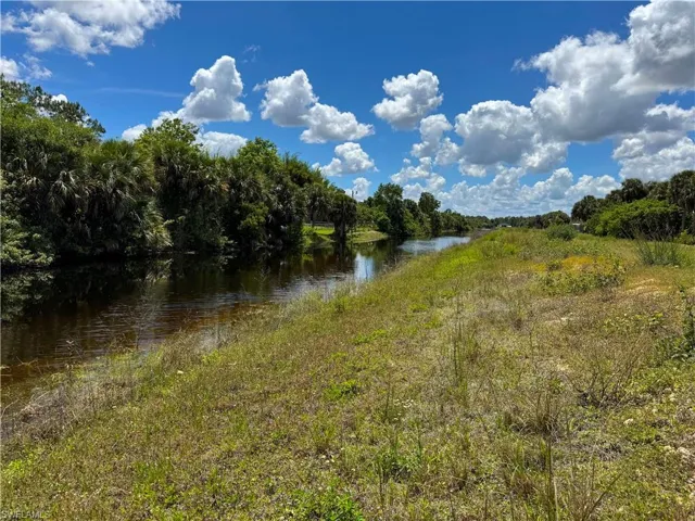 117 Shadow Lakes Dr, Lehigh Acres, Florida 33974