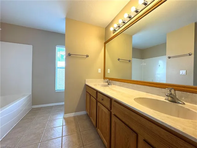 117 Shadow Lakes Dr, Lehigh Acres, Florida 33974