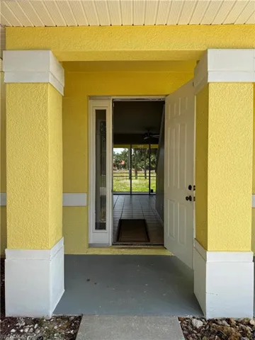 117 Shadow Lakes Dr, Lehigh Acres, Florida 33974