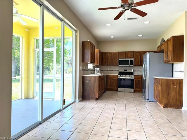 117 Shadow Lakes Dr, Lehigh Acres, Florida 33974
