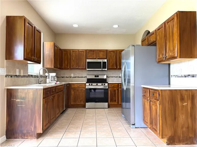 117 Shadow Lakes Dr, Lehigh Acres, Florida 33974