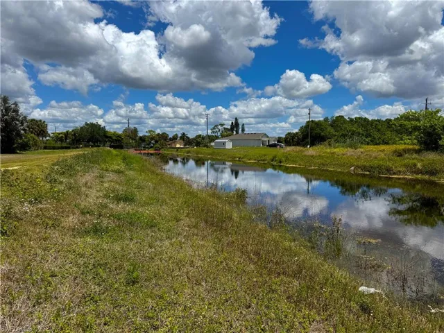 117 Shadow Lakes Dr, Lehigh Acres, Florida 33974