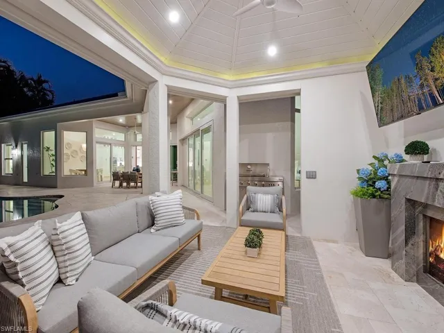 2363 Crayton Rd, Naples, Florida 34103
