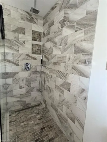 Bathroom featuring tiled shower