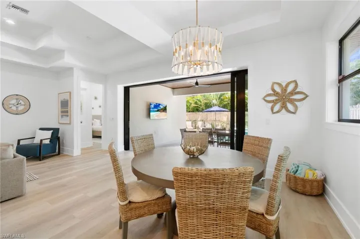 651  108th N AVE, Naples, FL 34108