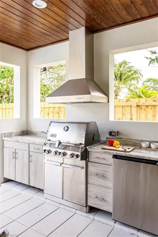651  108th N AVE, Naples, FL 34108