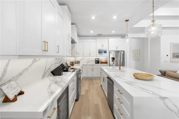 651  108th N AVE, Naples, FL 34108