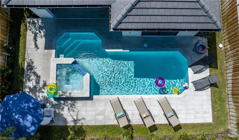 651  108th N AVE, Naples, FL 34108