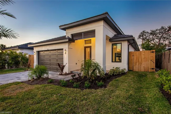 651  108th N AVE, Naples, FL 34108
