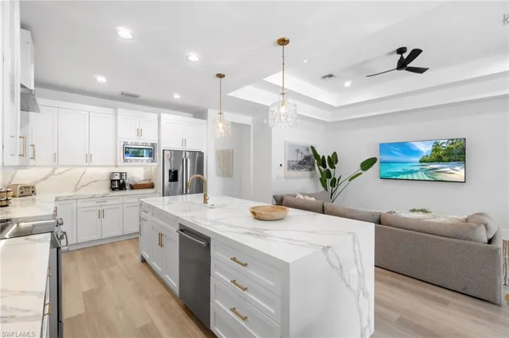 651  108th N AVE, Naples, FL 34108