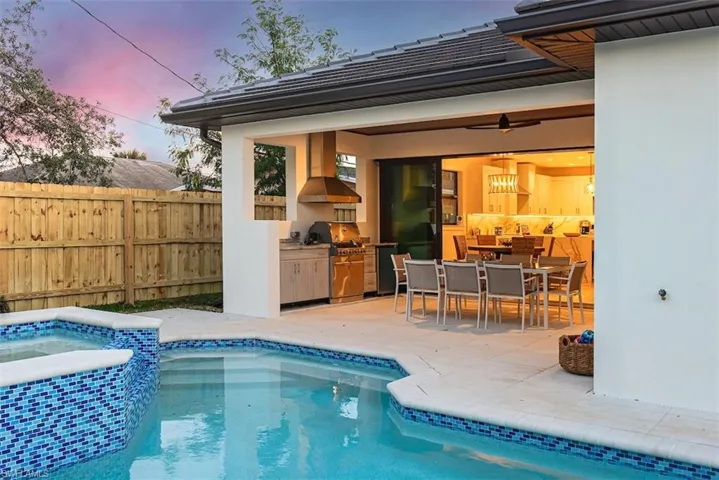651  108th N AVE, Naples, FL 34108