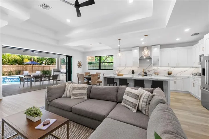 651  108th N AVE, Naples, FL 34108
