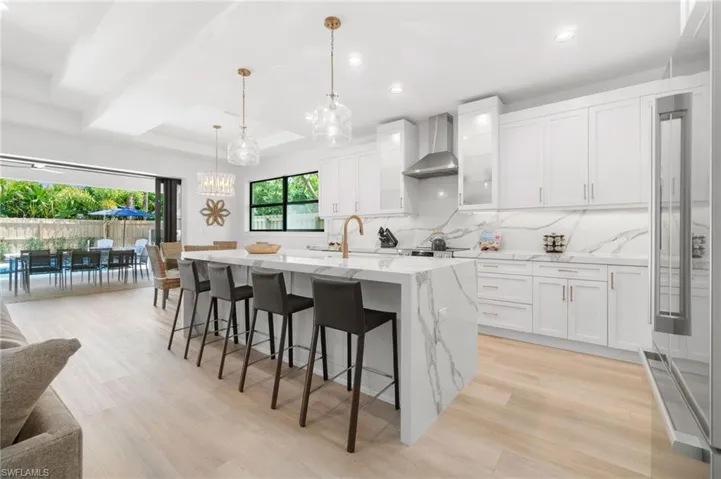 651  108th N AVE, Naples, FL 34108