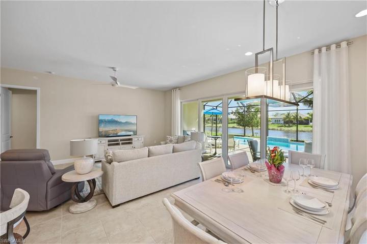 11465 Jacaranda DR, NAPLES FL 34120