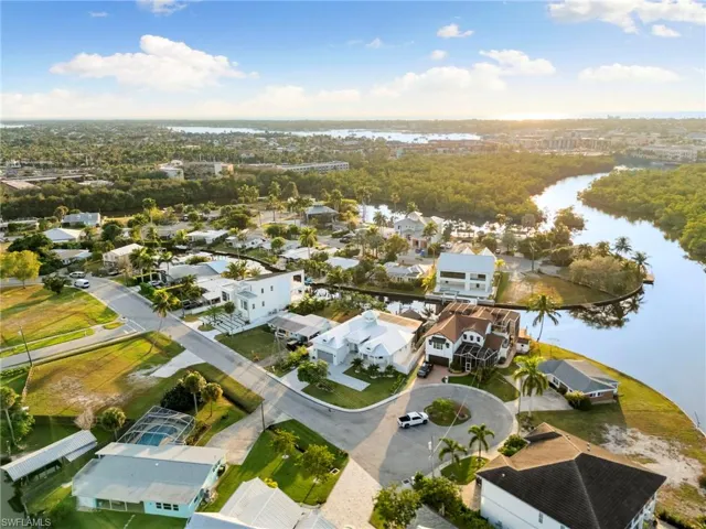 1794 Holiday Ln, Naples, Florida 34104