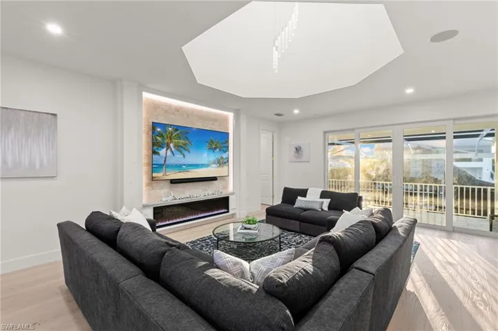1794 Holiday Ln, Naples, Florida 34104