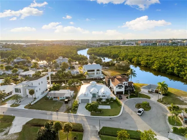 1794 Holiday Ln, Naples, Florida 34104