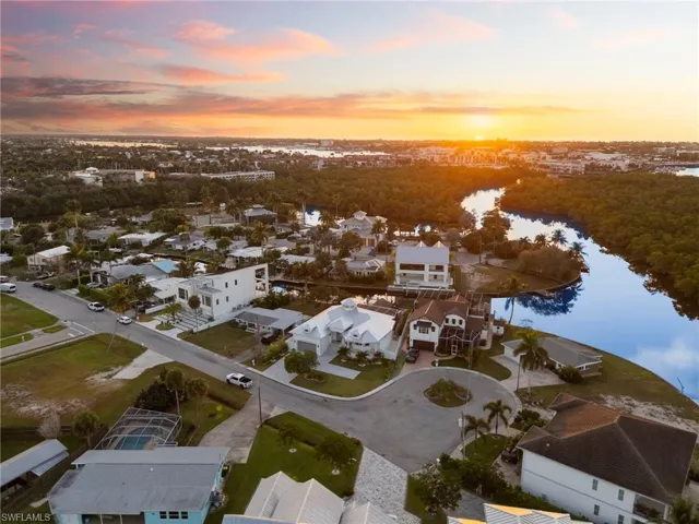 1794 Holiday Ln, Naples, Florida 34104