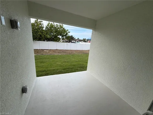 COVERED PATIO W TV