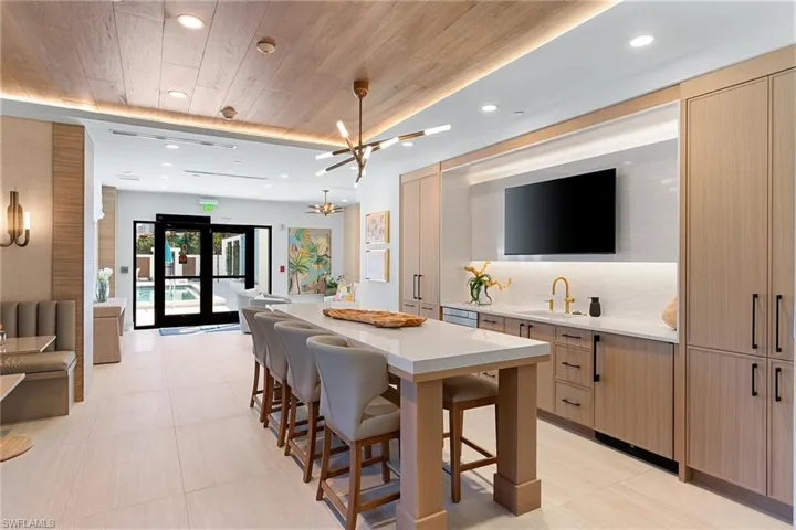 9051 Gulf Shore Dr 701, Naples, Florida 34108
