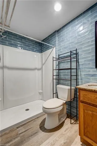 Guest bathroom 2