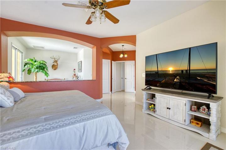 1900 NW 8th LN, CAPE CORAL FL 33993