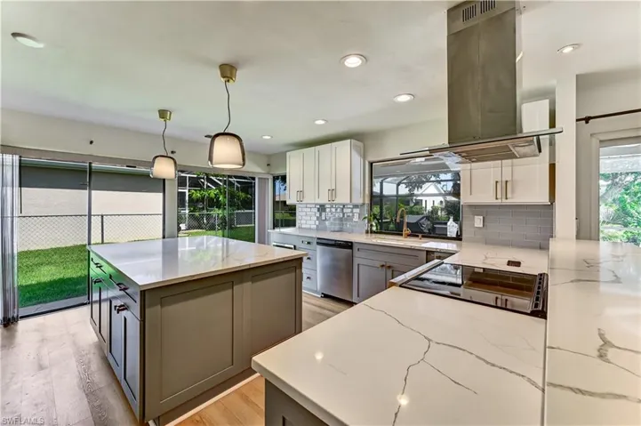 905 Sw 52nd St, Cape Coral, Florida 33914