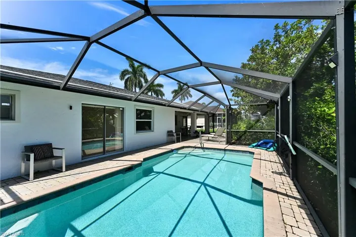 905 Sw 52nd St, Cape Coral, Florida 33914