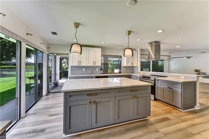 905 Sw 52nd St, Cape Coral, Florida 33914