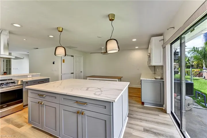 905 Sw 52nd St, Cape Coral, Florida 33914