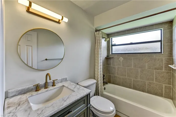 905 Sw 52nd St, Cape Coral, Florida 33914
