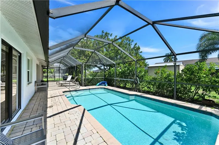 905 Sw 52nd St, Cape Coral, Florida 33914