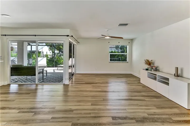 905 Sw 52nd St, Cape Coral, Florida 33914